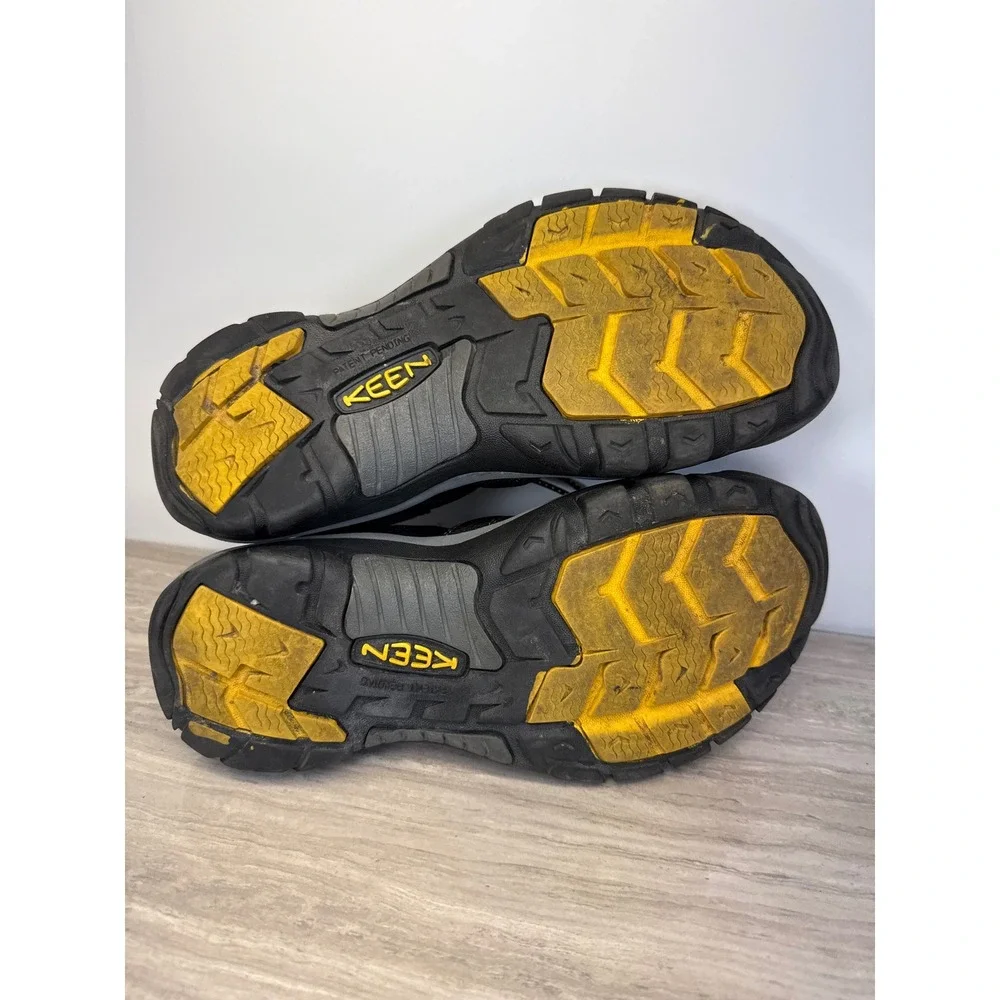 KEEN Newport H2 Water Trail Sandals Black Yellow Bungee Hiking Gorpcore Mens 9.5